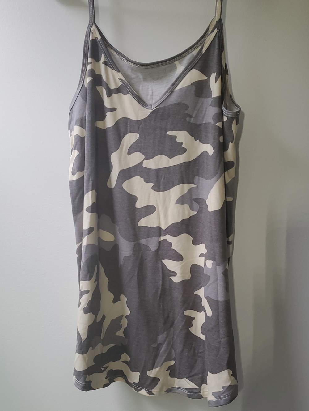 Zenana Outfitters Gray & Cream Camo V-Neck Spaghetti Strap Tank